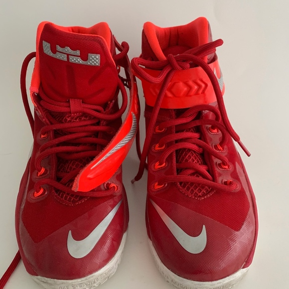 NIKE ZOOM LEBRON SOLDIER 8